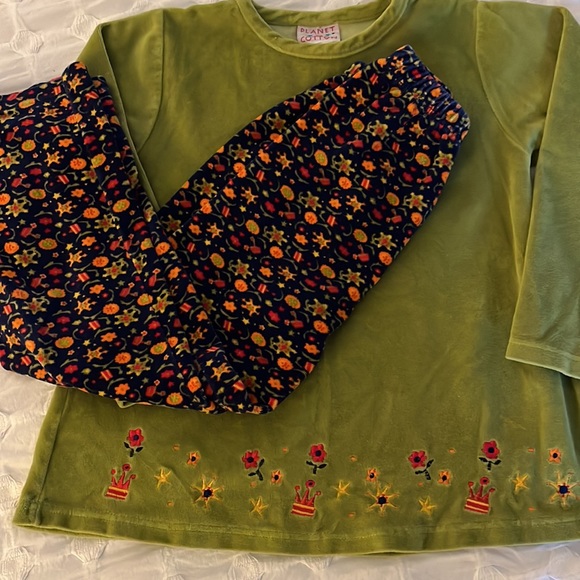 Girls velour 2 piece outfit. Size 6X - Picture 2 of 3